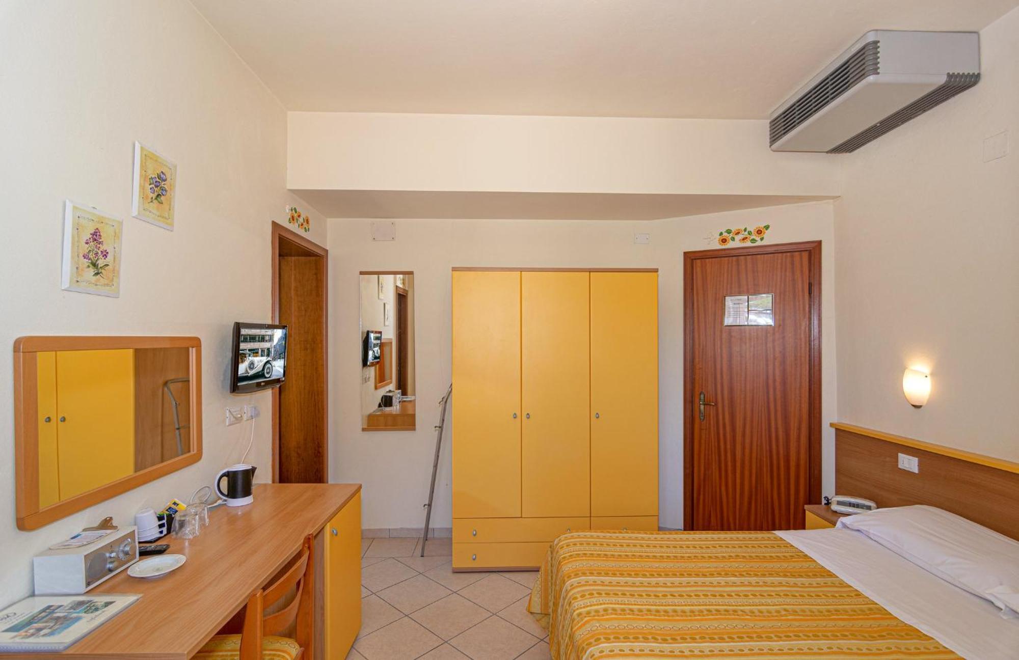 Hotel Mariani Lido di Camaiore Exteriör bild
